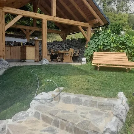 Apartma Rudi شقة
